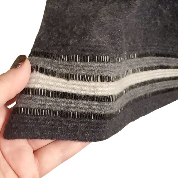 NEIMAN Marcus 100% cashmere beaded trim grey tunic size medium - Picture 4 of 7